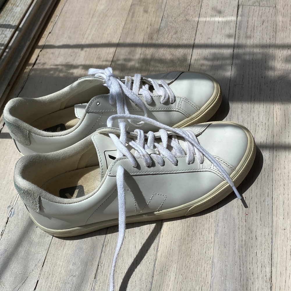 Veja women’s white on white size 7 sneakers. Like New